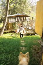 Afbeelding in Gallery-weergave laden, Surf Shacks Vol 1.: An Eclectic Compilation of Creative Surfer's Homes
